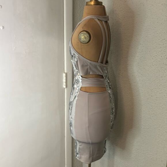 BEBE Silver Sequin Textured Halter Open Cutout Back Top Dress Cocktail FLAW - Picture 5 of 11